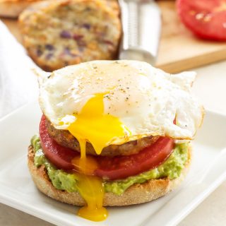 Open-Faced Egg, Avocado and Hash Brown Breakfast Sandwiches | Start your morning with a balanced breakfast full of protein, healthy fats and carbs!