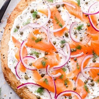 Everything Bagel and Lox Breakfast Pizza | If you love bagels and lox then you'll go crazy for this Everything Bagel and Lox Breakfast Pizza! A fun and tasty mashup on the classic that will have everyone grabbing a slice at your next brunch! #bagelsandlox #pizza #brunch #breakfast #lox