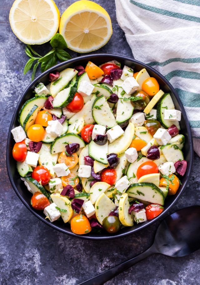Mediterranean courgette, tomat og Feta Salat Regatta