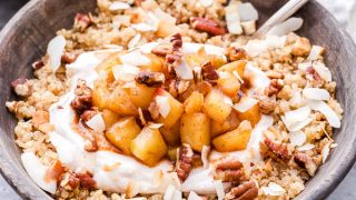 Apple Cinnamon Quinoa Breakfast Bowls are the coziest way to start your morning this fall and winter. A great alternative to your usual bowl of oatmeal! #quinoa #breakfast #applecinnamon #apple #glutenfree #vegetarian